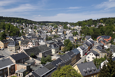 Die Luftbildaufnahme zeigt die Stadt Geyer vom Markt aus in Richtung Nord-West.